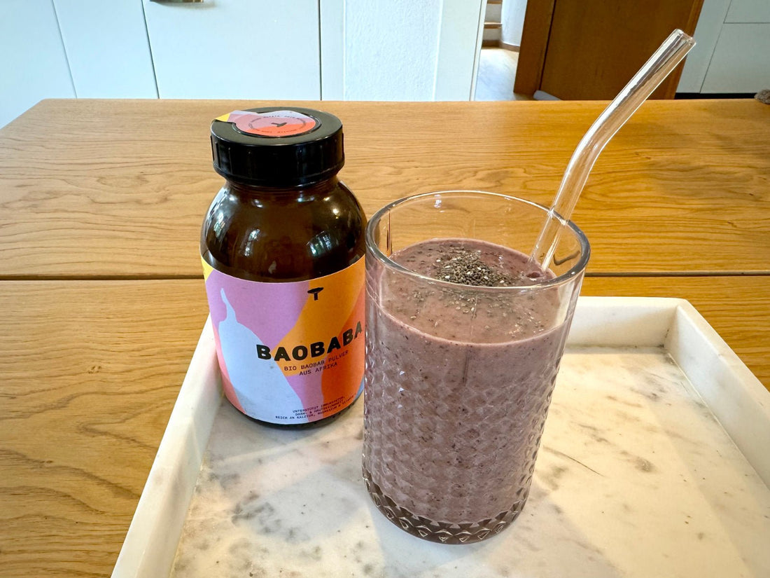 Rezept: Baobab Smoothie mit Bananen, Heidelbeeren & Samen © BAOBABA Bio Baobab Pulver